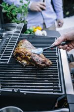 Broil King Porta-Chef 320 Portable 3-Burner Gas BBQ with Stainless Steel Burners - Image 12
