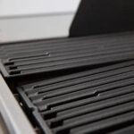 Broil King Crown 490 Gas BBQ with 4 Dual-Tube Burners, Side and Rotisserie Burner - Image 2